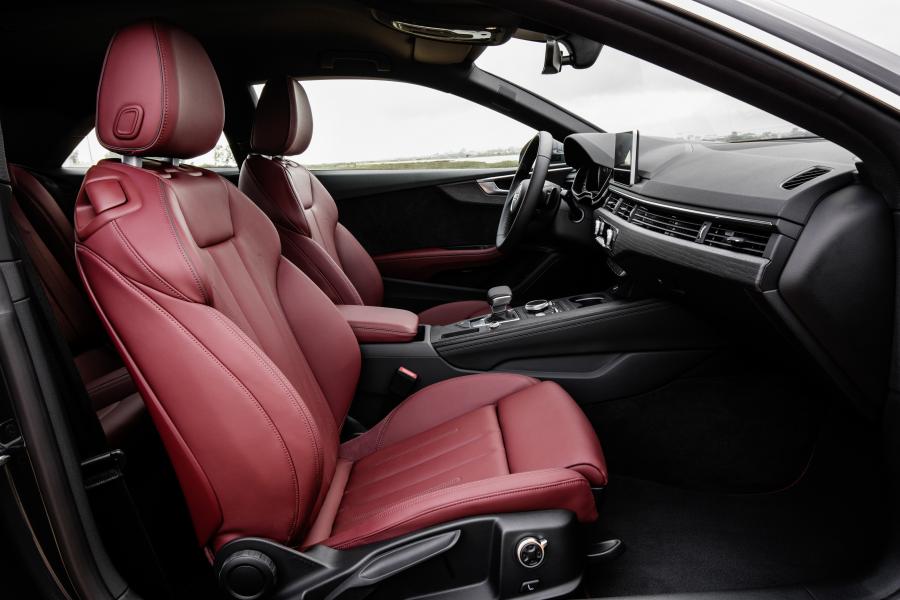 Интерьер Audi A5 Coupe 2.0 TDI 2016 года  (WW) (фото 2 из 12)